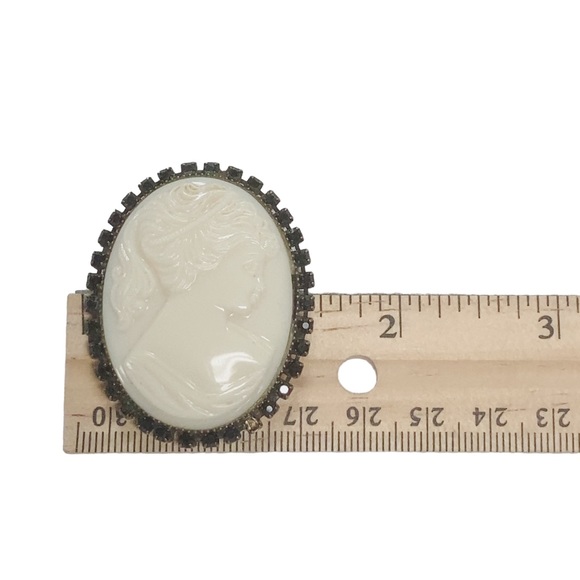 Vintage Oval Cameo Soft Black Rhinestone Frame Pin Brooch - Picture 4 of 8